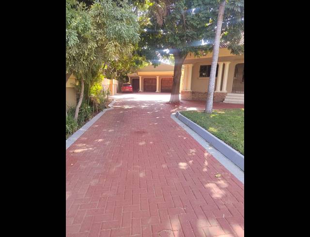 6 BEDROOM HOUSE FOR SALE IN GEELHOUTPARK